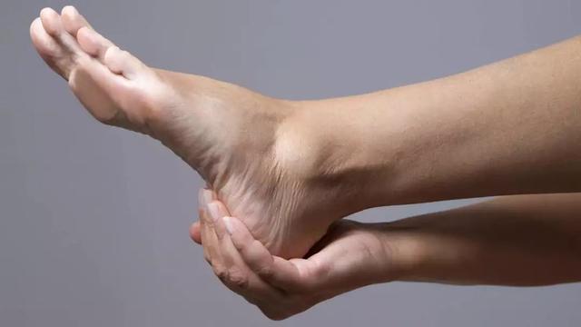 歪果仁这么看：脚疼的14个原因 ，以及如何缓解疼痛！